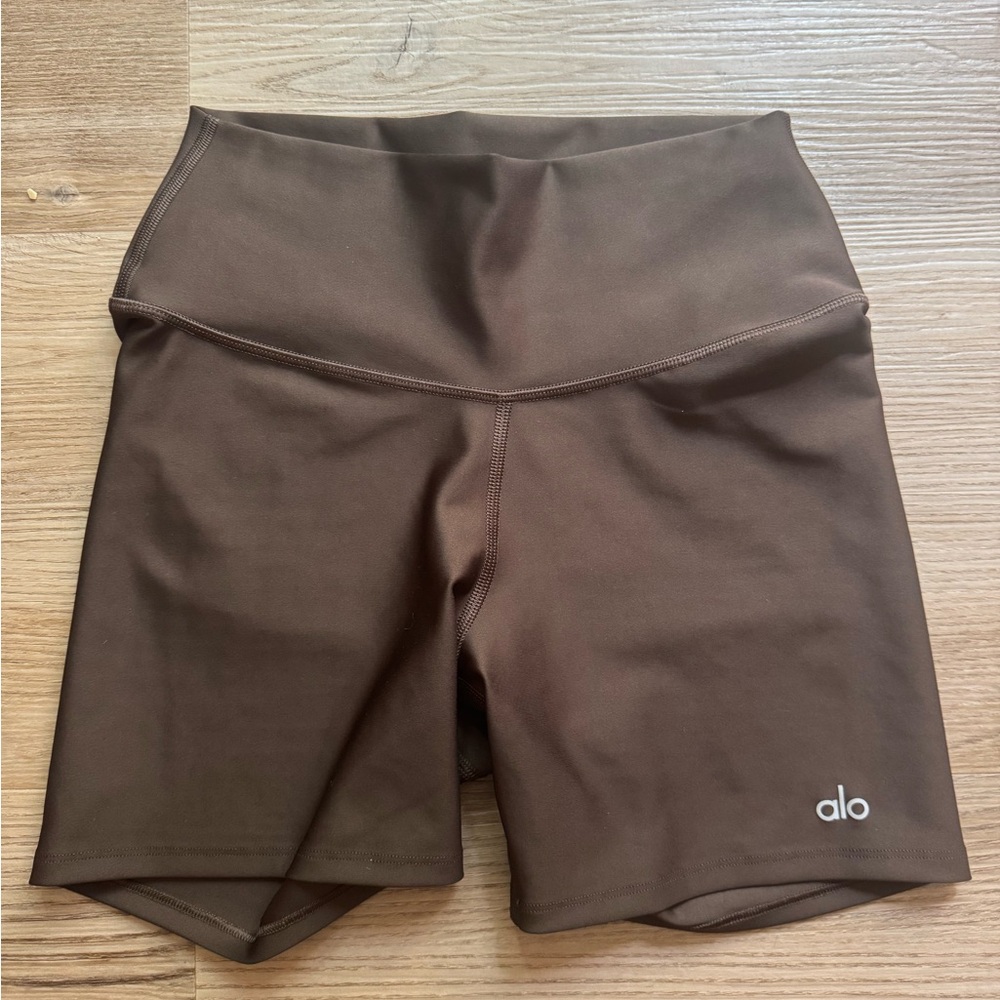 ALO 5” Airlift Energy Short - Espresso
